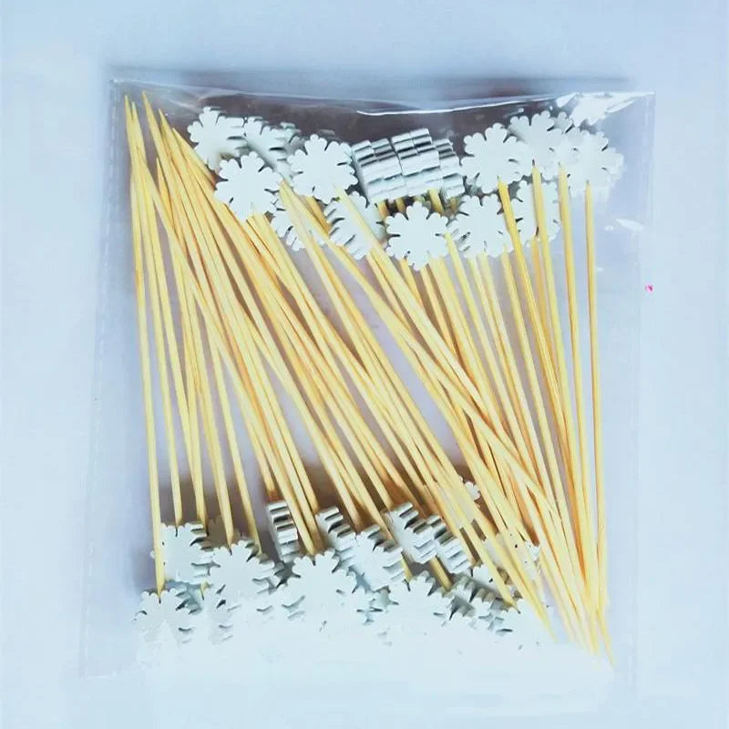 🎄 50Pcs Christmas Bamboo Fruit Sticks – Snowflake, Tree & Santa Party Picks