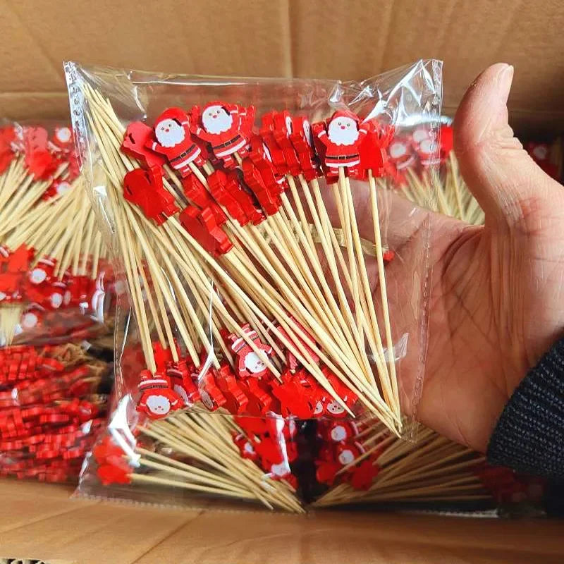 🎄 50Pcs Christmas Bamboo Fruit Sticks – Snowflake, Tree & Santa Party Picks